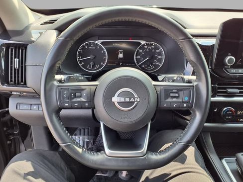 Used 2025 Nissan Pathfinder SV AWD/4WD image 15