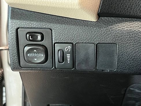 Used 2016 Toyota Corolla LE FWD image 29