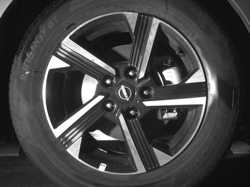 Used 2025 Nissan Sentra SV FWD image 16