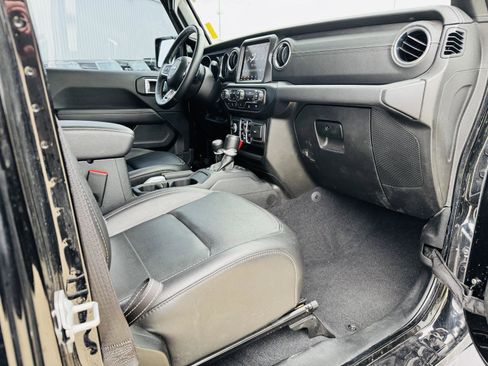 Used 2022 Jeep Gladiator Overland w/ Popular Equipment Package AWD/4WD image 27