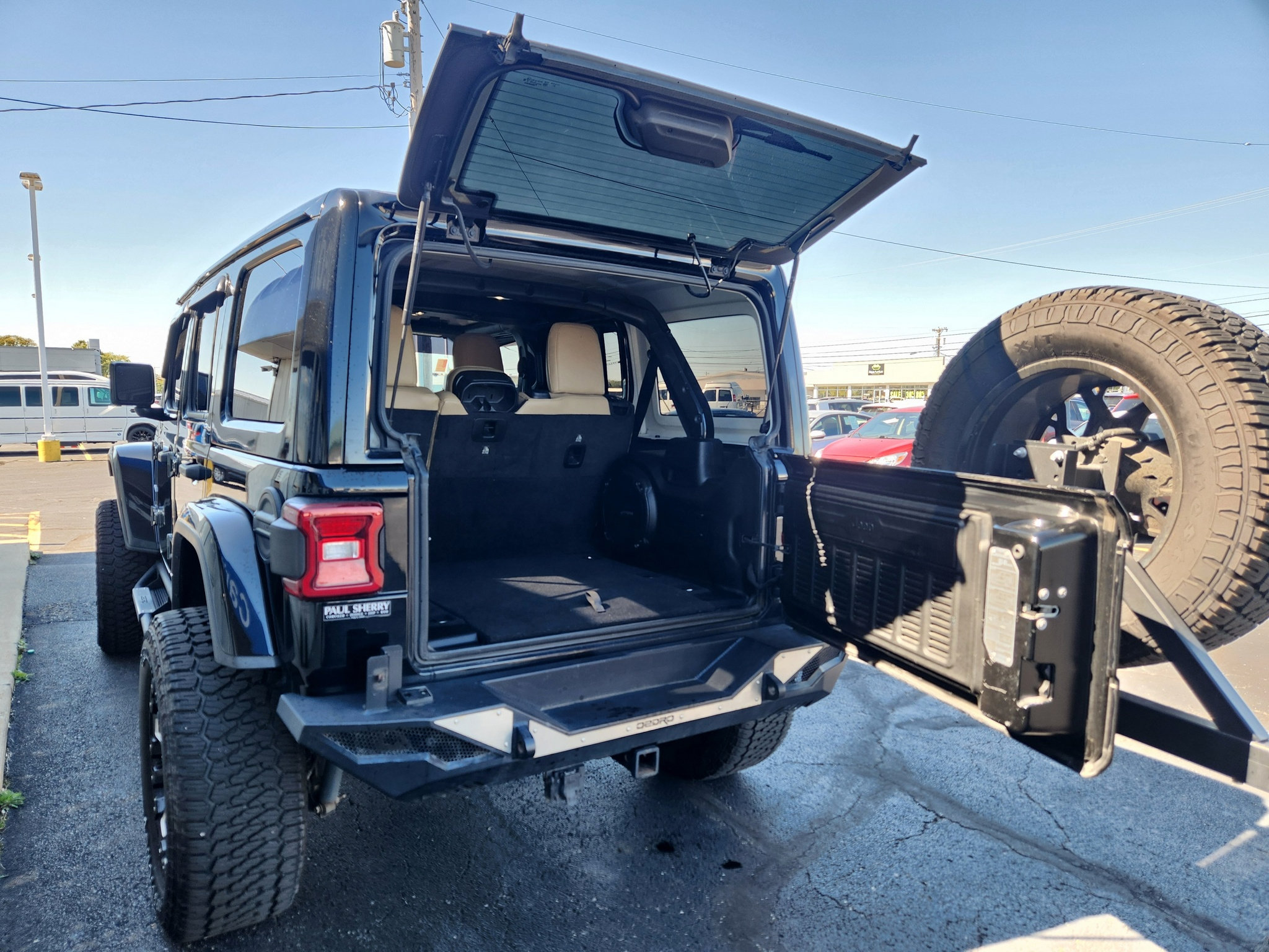 Used 2019 Jeep Wrangler Unlimited Sahara AWD/4WD image 17