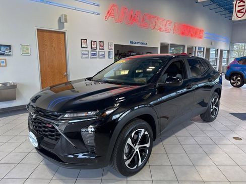 Used 2025 Chevrolet Trax RS FWD image 7