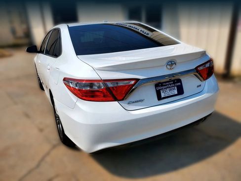 Used 2017 Toyota Camry SE FWD image 6