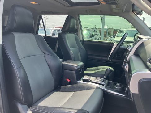 Used 2016 Toyota 4Runner SR5 Premium AWD/4WD image 36