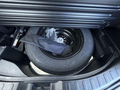 Used 2018 Toyota RAV4 XLE image 31