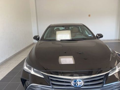 Used 2019 Toyota Avalon Limited FWD image 4