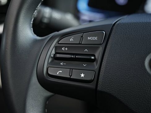 Certified 2025 Hyundai Venue SEL FWD image 31