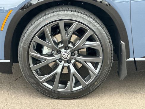 Used 2025 Toyota Crown Signia w/ Advanced Technology Package image 25