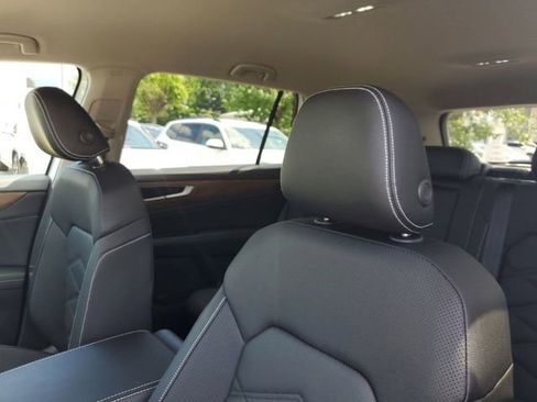 Certified 2025 Volkswagen Atlas SE FWD image 16