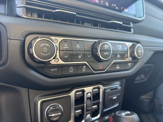 Certified 2025 Jeep Wrangler Unlimited Rubicon w/ Convenience Group AWD/4WD image 33