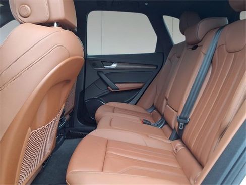 Used 2024 Audi Q5 2.0T Premium w/ Convenience Package image 7