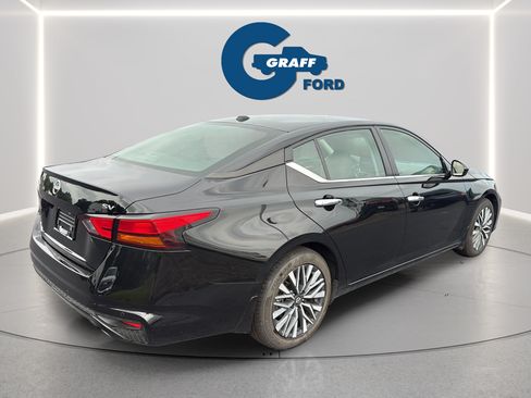 Used 2024 Nissan Altima 2.5 SV w/ SV Premium Package FWD image 6