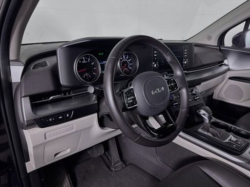 Certified 2024 Kia Carnival LX image 9