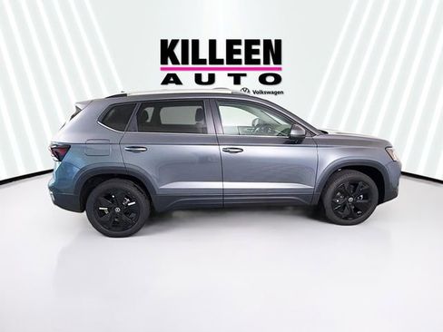 New 2026 Volkswagen Taos SE FWD image 8