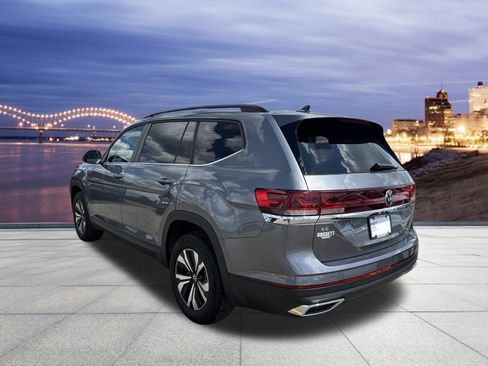 Certified 2025 Volkswagen Atlas SE FWD image 3