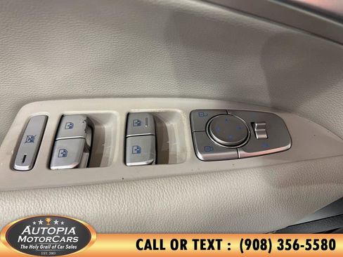 Used 2020 Genesis G70 2.0T image 23