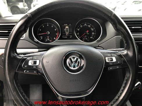 Used 2017 Volkswagen Jetta SE FWD image 12