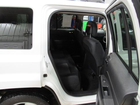 Used 2014 Jeep Patriot Latitude w/ Sun/Sound Group image 22