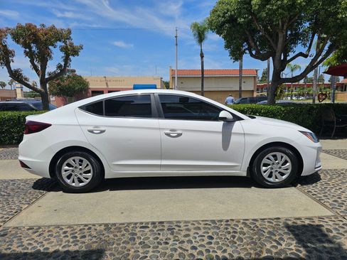 Used 2020 Hyundai Elantra SE w/ Cargo Package (C1) FWD image 4