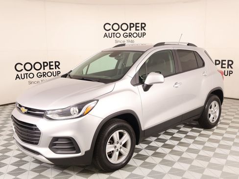 Used 2022 Chevrolet Trax LT w/ Driver Confidence Package AWD/4WD image 9