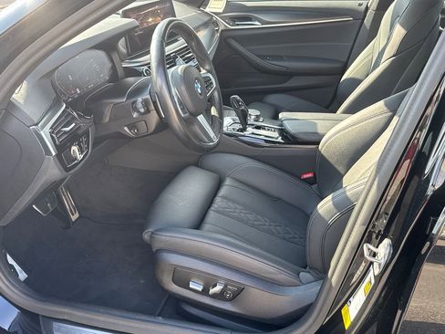 Used 2023 BMW 530i w/ M Sport Package image 9
