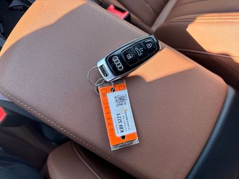 Used 2022 Audi e-tron Premium image 29