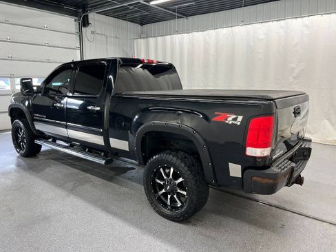 Used 2011 GMC Sierra 2500 Denali w/ Suspension Package, Off-Road AWD/4WD image 6