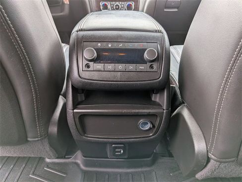Used 2017 Chevrolet Traverse LT image 23