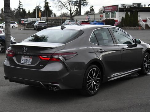Used 2023 Toyota Camry SE image 8