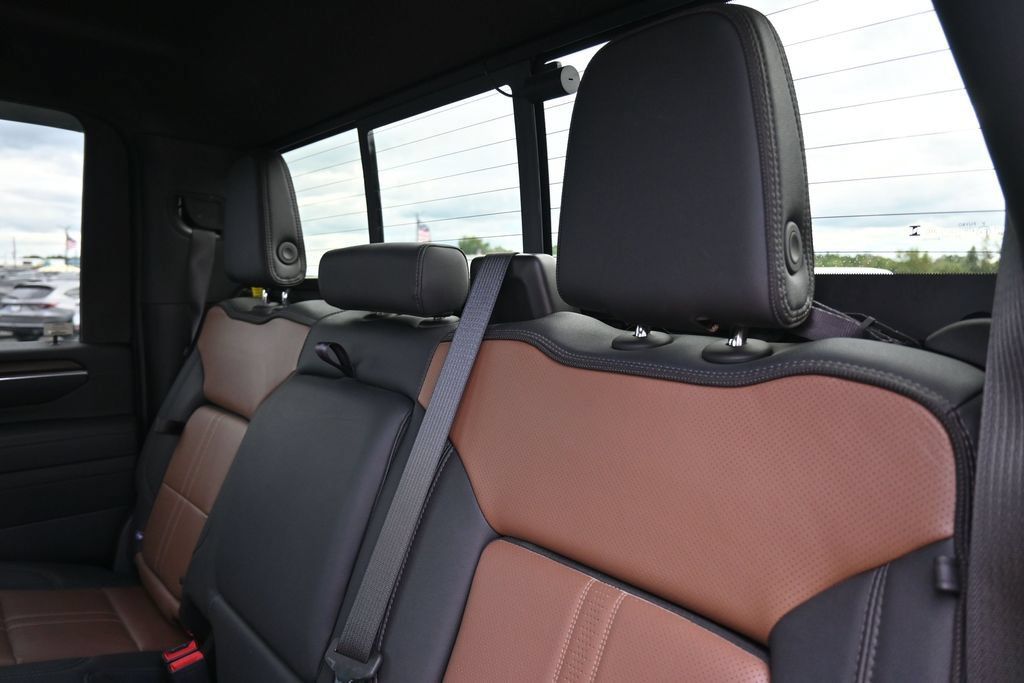 Used 2026 Chevrolet Silverado 3500 High Country w/ High Country Premium Package AWD/4WD image 26