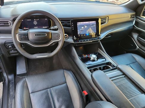 Used 2024 Jeep Wagoneer L Series II image 21