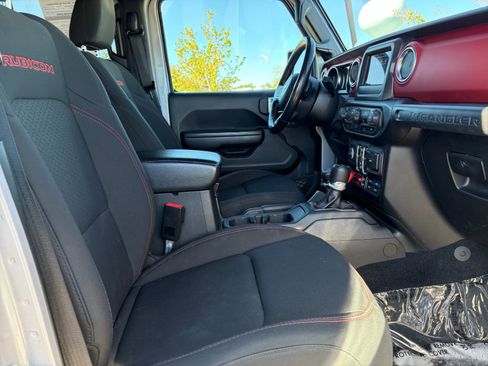 Used 2021 Jeep Wrangler Unlimited Rubicon w/ Cold Weather Group AWD/4WD image 33