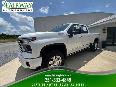 Used 2025 Chevrolet Silverado 2500 High Country w/ Technology Package AWD/4WD image 1
