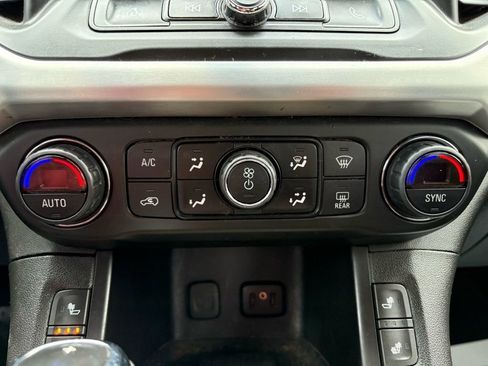 Used 2018 GMC Acadia SLE image 34