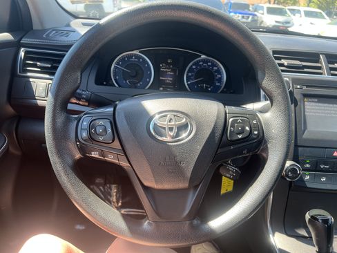 Used 2016 Toyota Camry LE FWD image 17