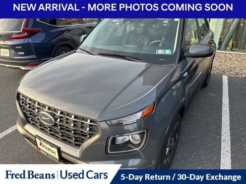 Used 2024 Hyundai Venue SEL image 1