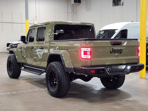 Used 2025 Jeep Gladiator Sport image 11