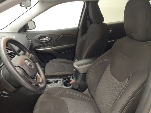 Used 2019 Jeep Cherokee Latitude w/ Popular Appearance Group image 17