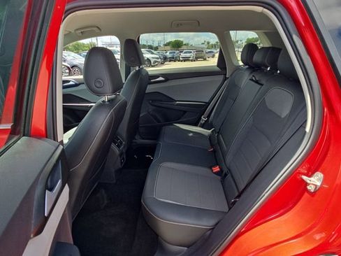 Certified 2022 Volkswagen Taos SE w/ IQ.Drive SE Package FWD image 11