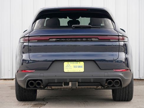 Used 2024 Porsche Cayenne w/ Technology Package image 11