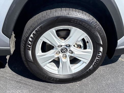 Used 2021 Toyota RAV4 XLE w/ Convenience Package FWD image 32