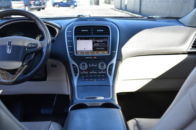 Used 2017 Lincoln MKX Reserve w/ Cargo Accessories Package FWD image 21
