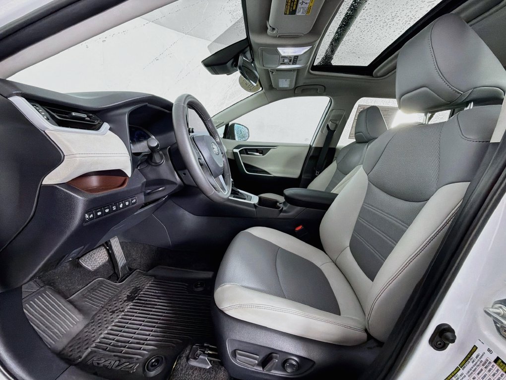 Used 2024 Toyota RAV4 Limited w/ Advanced Technology Package FWD image 12