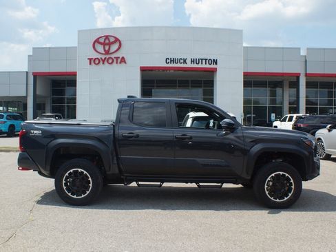 Used 2026 Toyota Tacoma TRD Off-Road w/ TRD Off Road Premium Package AWD/4WD image 1