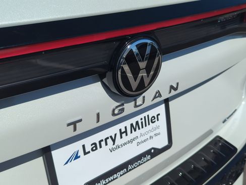 New 2026 Volkswagen Tiguan SEL R-Line AWD/4WD image 23