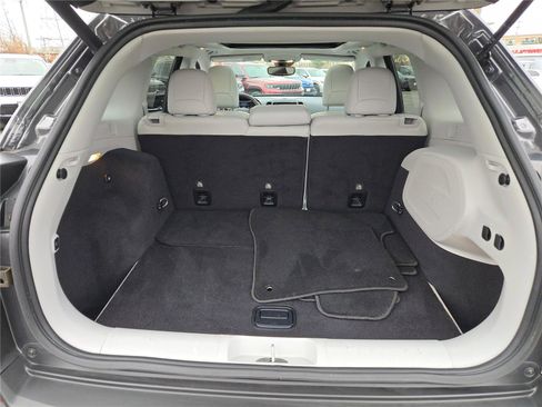 Used 2022 Jeep Cherokee Limited w/ Elite Package image 19