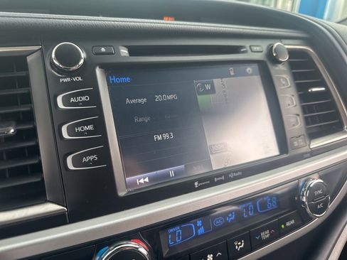 Used 2016 Toyota Highlander XLE image 12