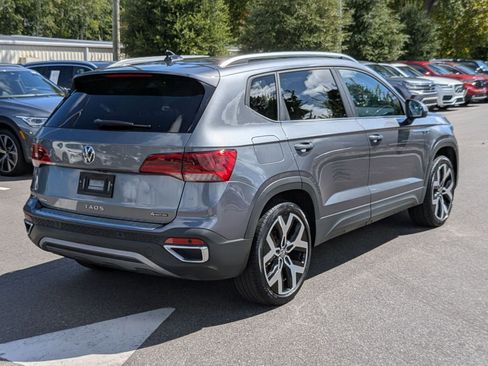 Used 2022 Volkswagen Taos SEL image 3