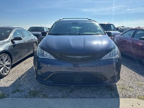 Used 2019 Chrysler Pacifica Limited w/ Advanced Safetytec Group FWD image 13