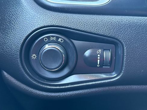 Used 2021 Jeep Renegade Sport FWD image 31